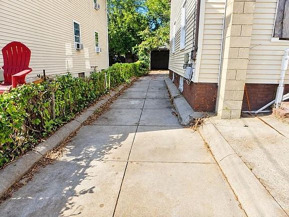 3rd image of 17 Rodman St