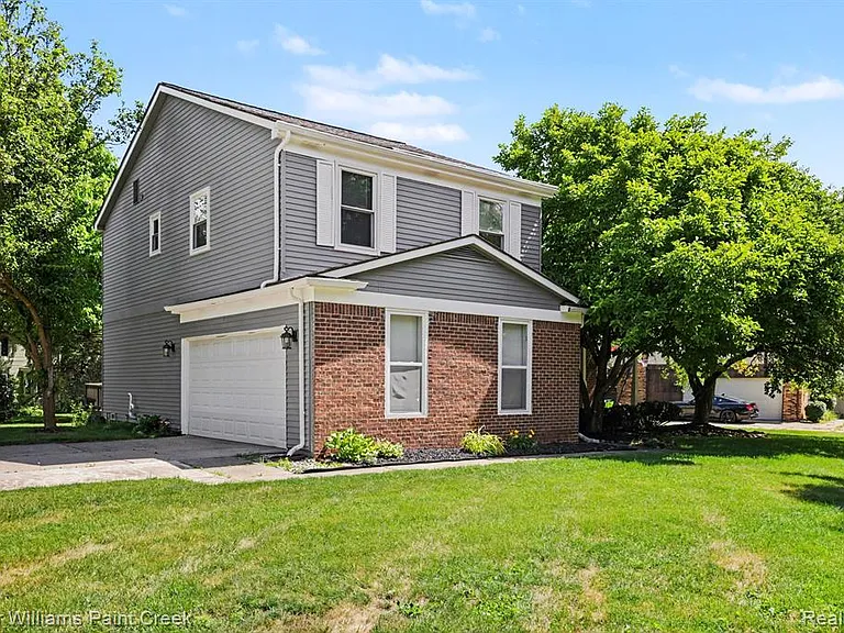 44820 Yorkshire Dr — Photo 2