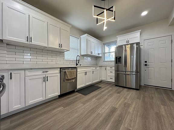 3rd image of 2630 N Fairfield Ave APT 2R