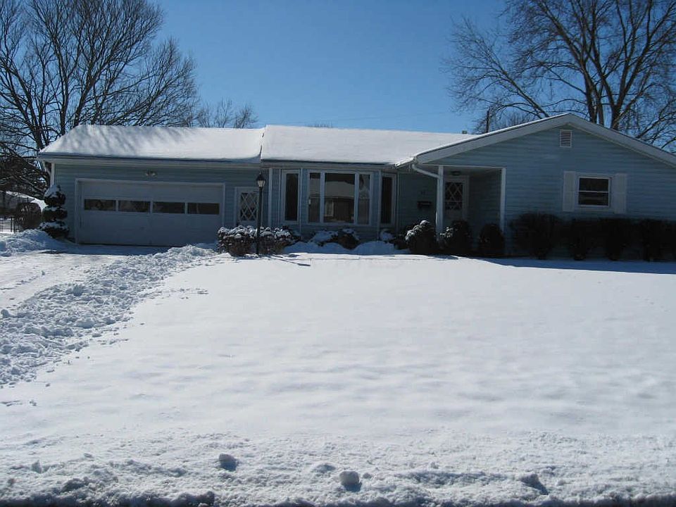 1st image of 33 Carey Ln