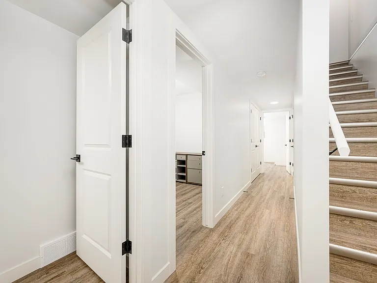 1034 A Clarence Ave — Photo 12