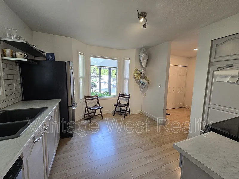 3 bed, 2.0 bath, 1200 sqft, $2,800 — Photo 4