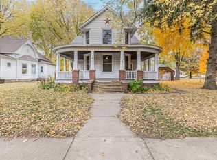 708 E Vine St, Villa Grove, IL 61956