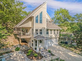 18882 Piney Point Dr, Spring Lake, MI 49456