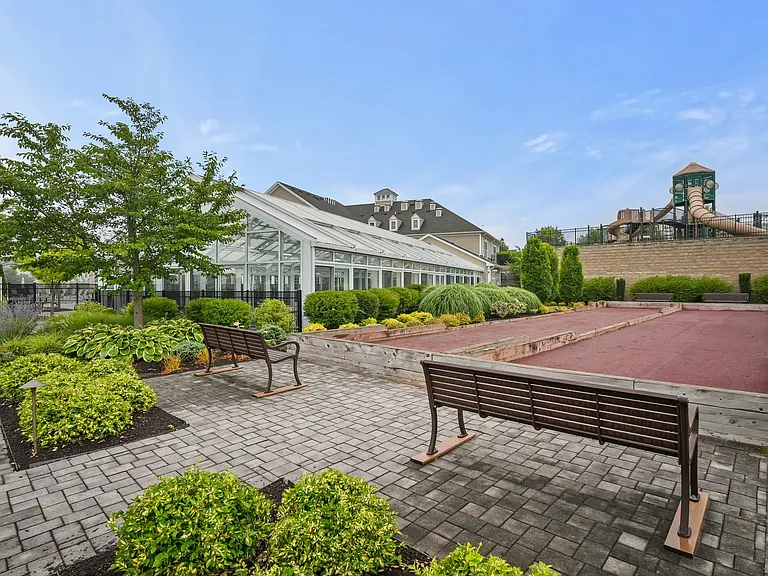 25 Brentwood Cir #25 — Photo 38