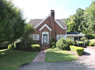 572 Bowlin St, Damascus, VA 24236