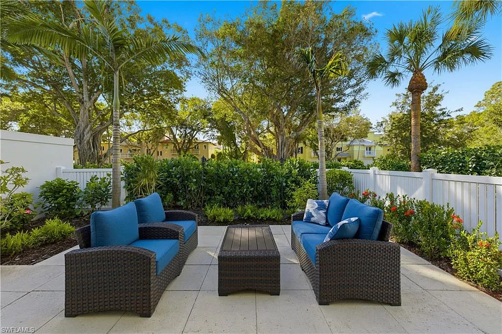 2 bed, 2.0 bath, 1300 sqft, $7,500 — Photo 1