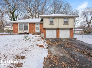 409 SW Westminister Rd, Blue Springs, MO 64014