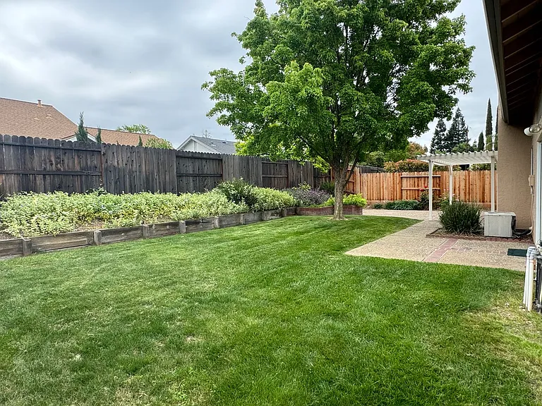 1422 Lorimer Way — Photo 16