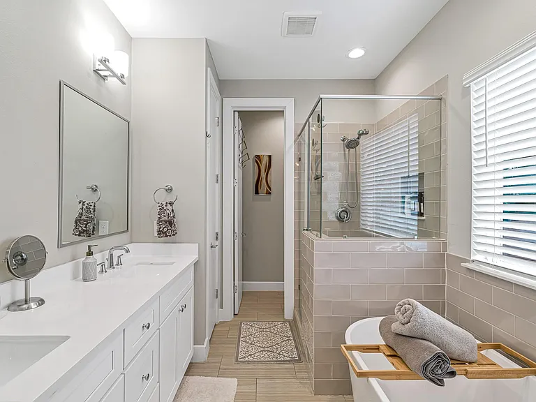 240 Julia St #A — Photo 32