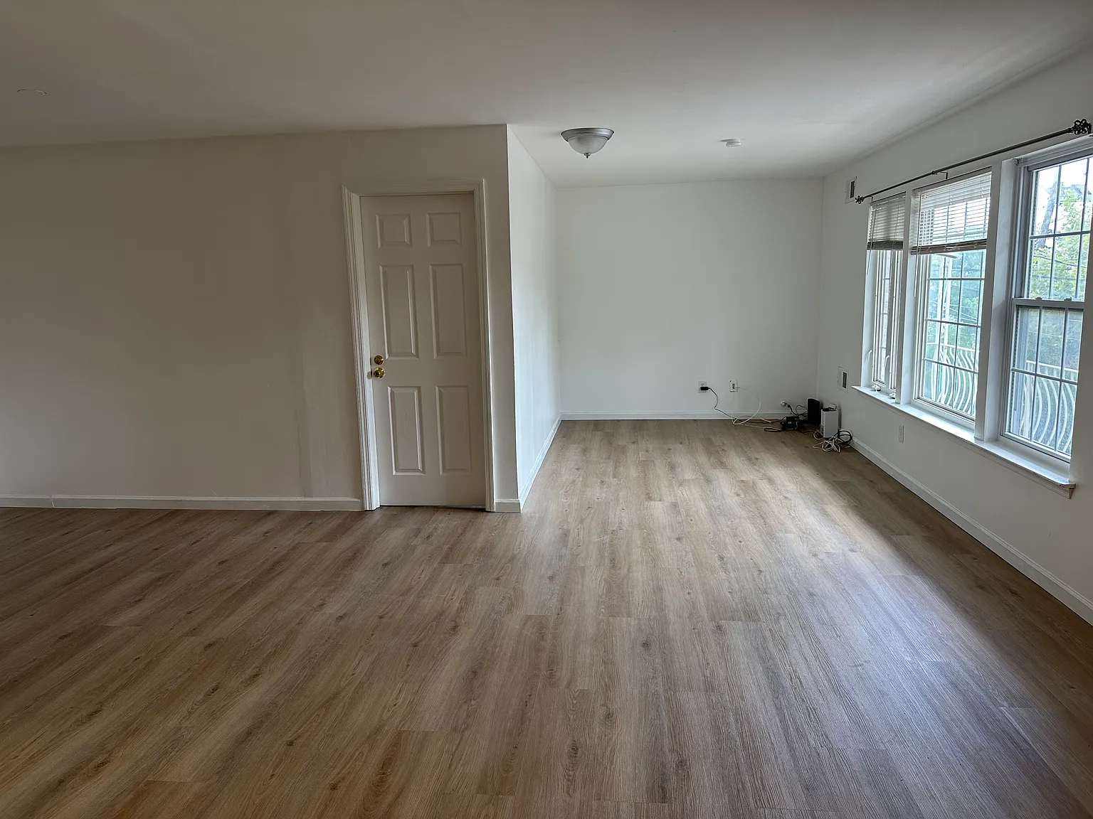 3 bed, 1350 sqft, $2,500 — Photo 2