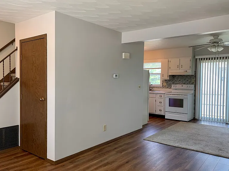 271 Circular St — Photo 6