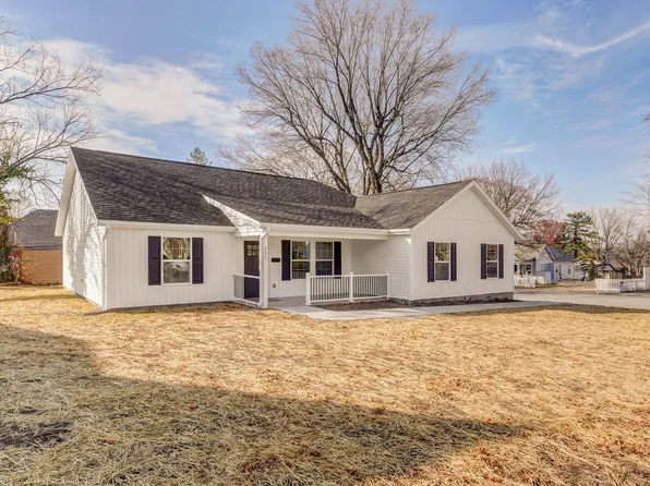 303 S Elliott Avenue, Aurora, MO 65605