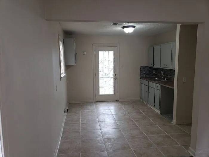 2066 Farrington St — Photo 9