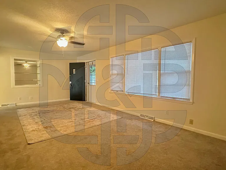 3039 S Glenn Ave — Photo 4