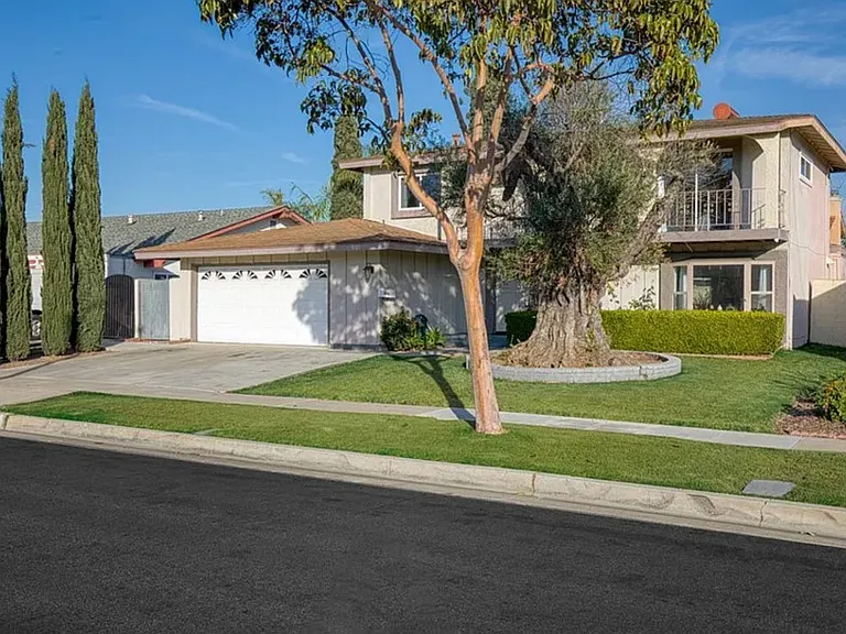 3705 Ramona Dr — Photo 4