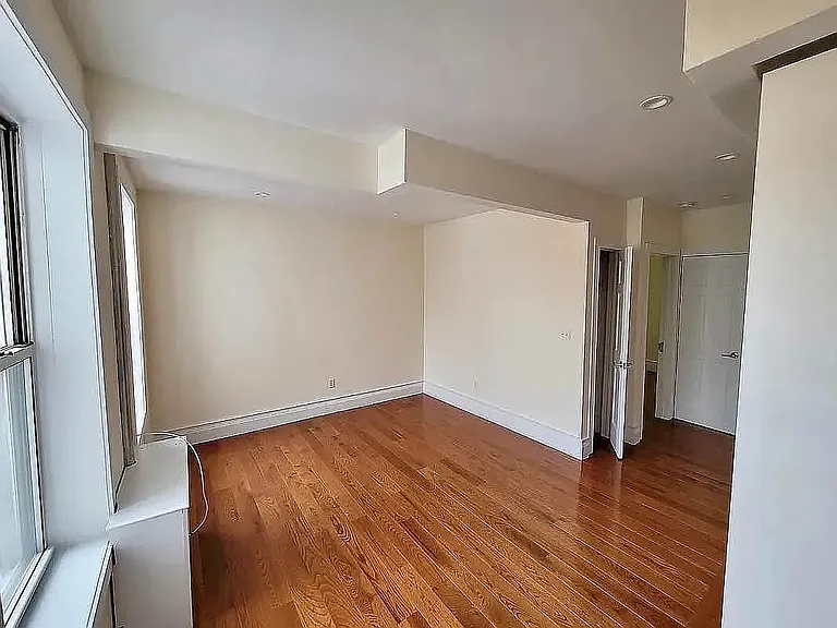 204 W 10th St #95 — Photo 4