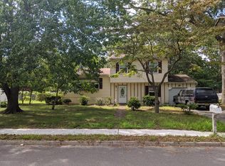 36 Sylvan Lake Blvd, Bayville, NJ 08721