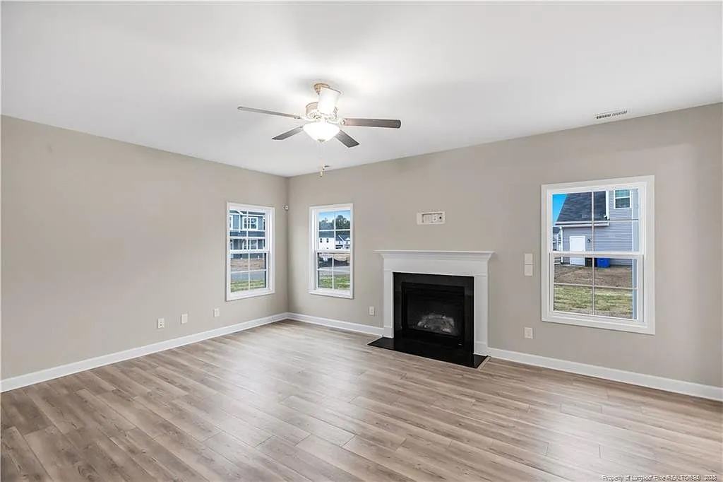 4 bed, 2.5 bath, 2232 sqft, $2,200 — Photo 3