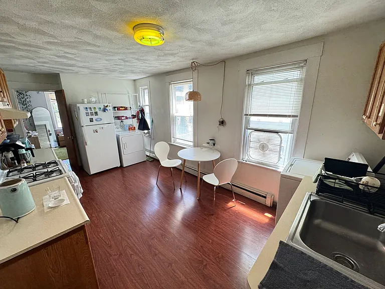 32 Kinnaird St #2 — Photo 3