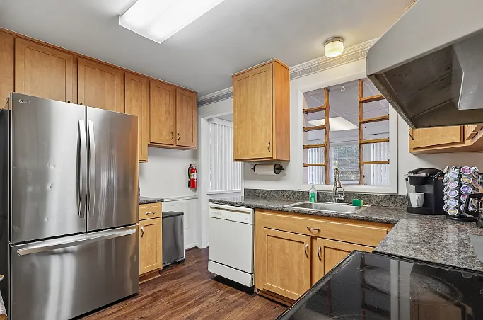 4 bed, $4,200 — Photo 2