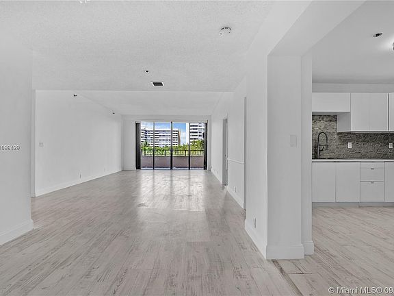 4th image of 251 Crandon Blvd APT 327