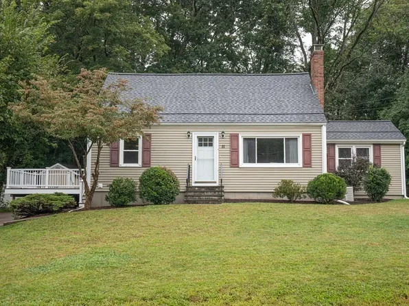 11 Brookside Dr, Foxboro, MA 02035