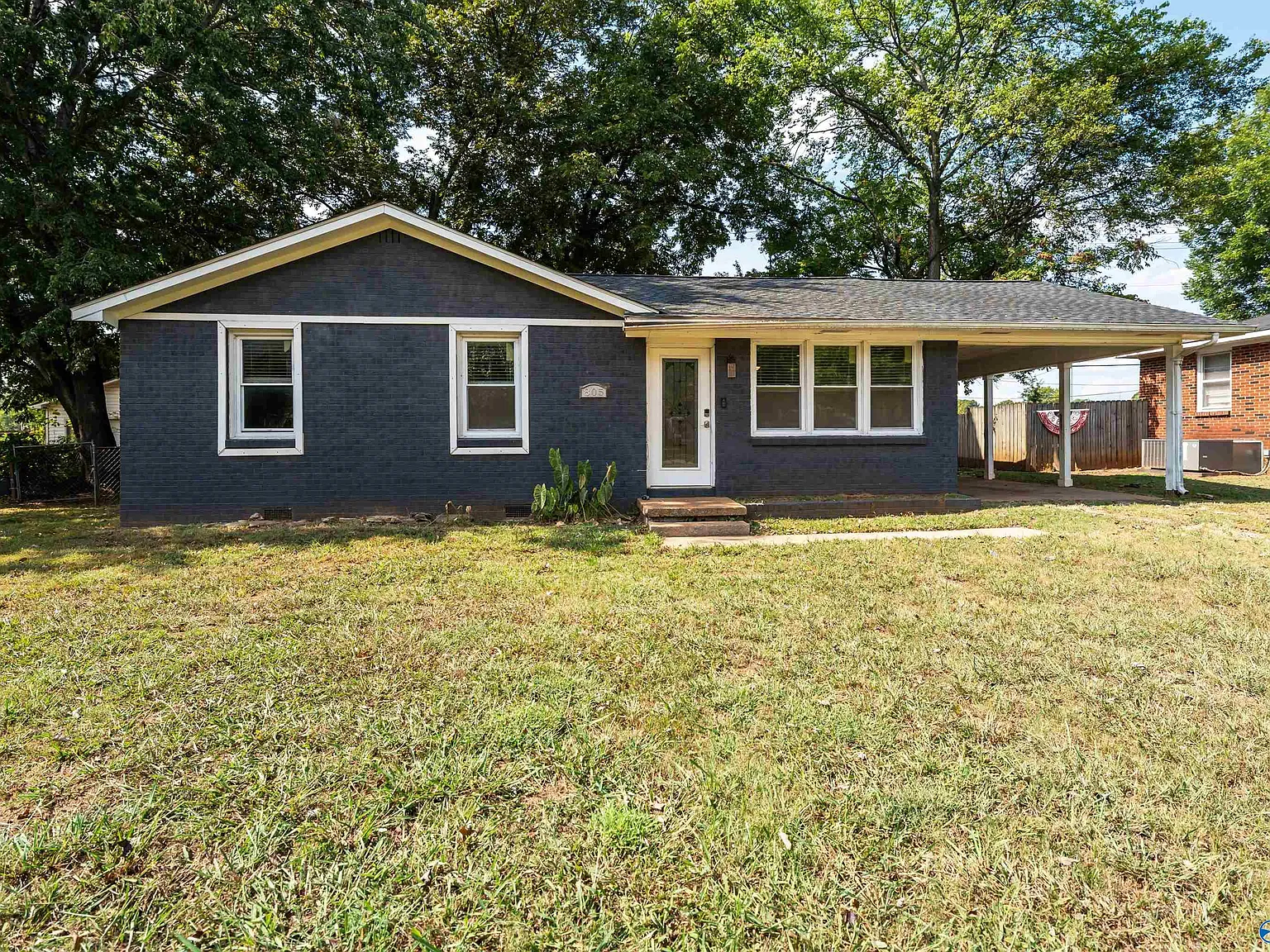 4 bed, 2.0 bath, 1326 sqft, $1,400 — Photo 3