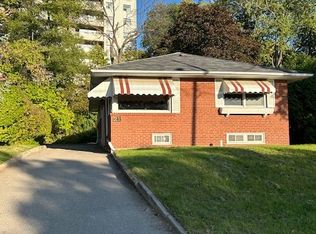 21 Prestbury St, Toronto, ON M4A 2H9