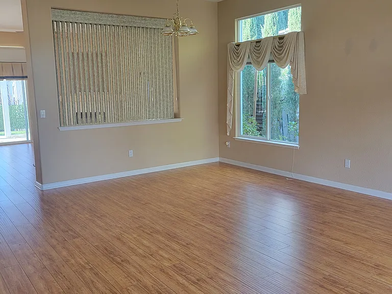 723 Deerfield Way — Photo 8
