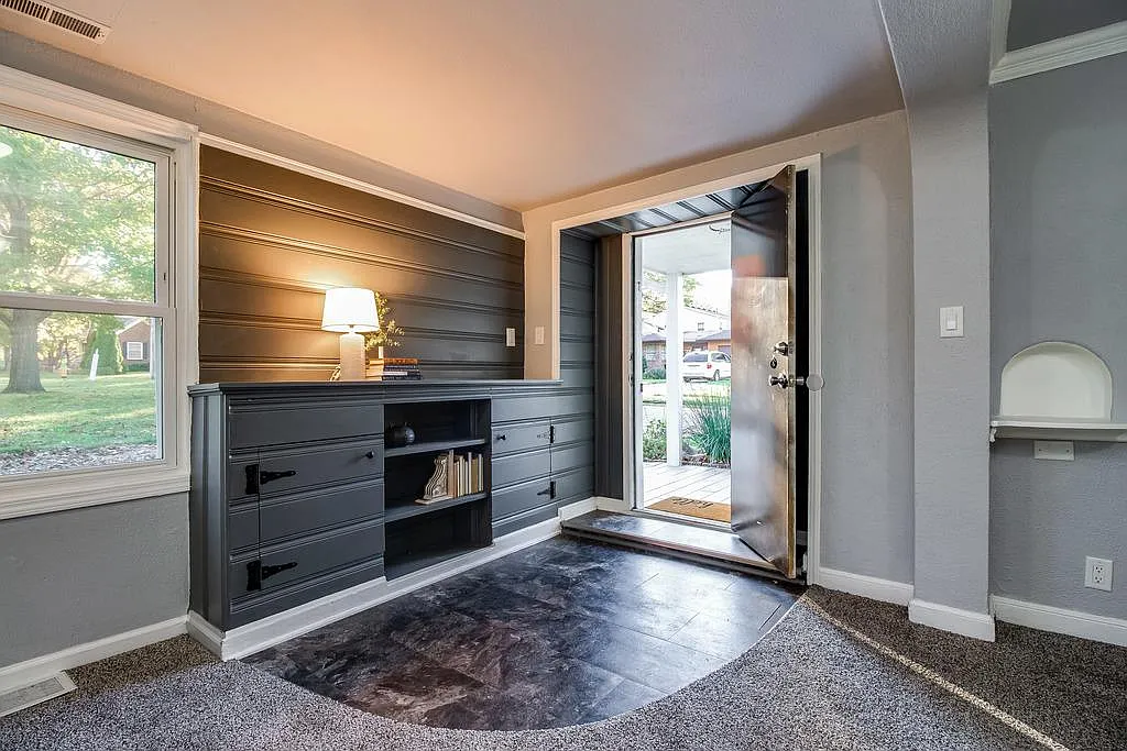 2 bed, 1023 sqft, $1,800 — Photo 3