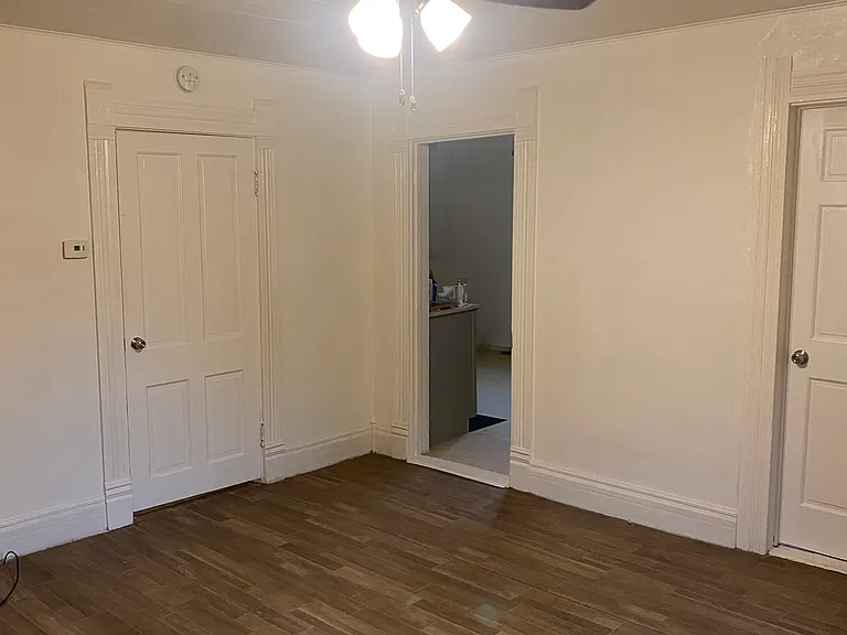 307 N Walnut St — Photo 2