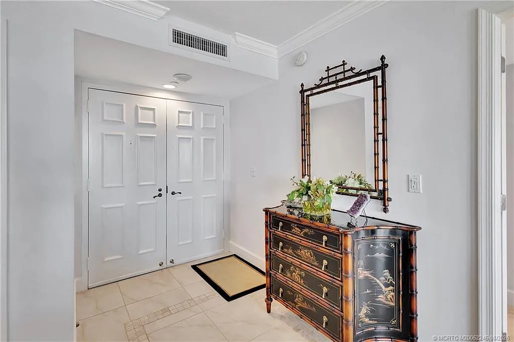 2 bed, 2.0 bath, 1760 sqft, $8,000 — Photo 4