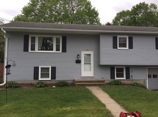 21 Meridian St, Groton, CT 06340