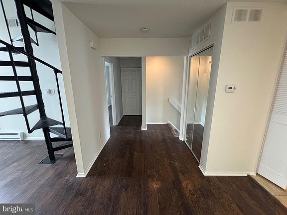 3rd image of 502 Bromley Est