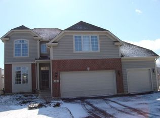 2 Crystal Downs Ct, Lake In The Hills, IL 60156