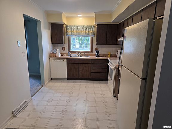 4th image of 2609 Interlacken Dr