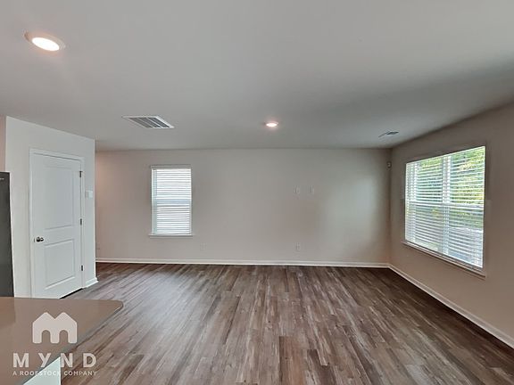 4th image of 2945 Penninger Cir