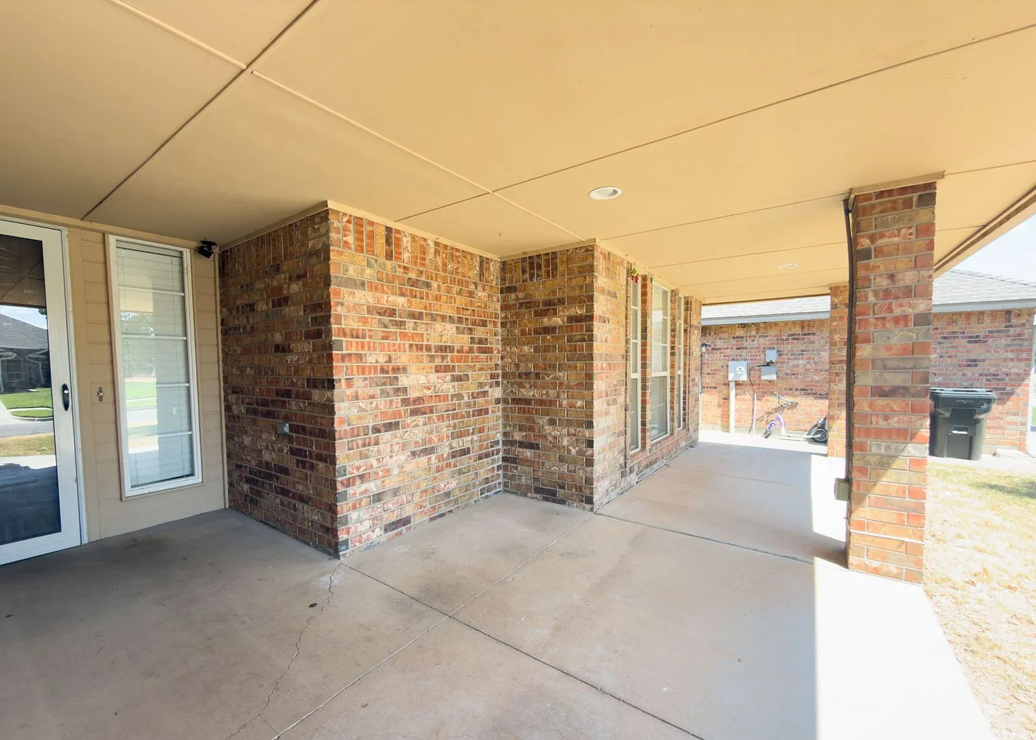 Beautiful Home with Lots of Space + Storage + Office — Photo 3
