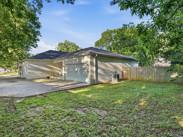 1716 College Ave — Photo 16
