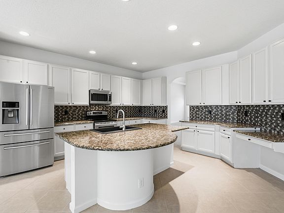 4th image of 5513 SW Windward Way