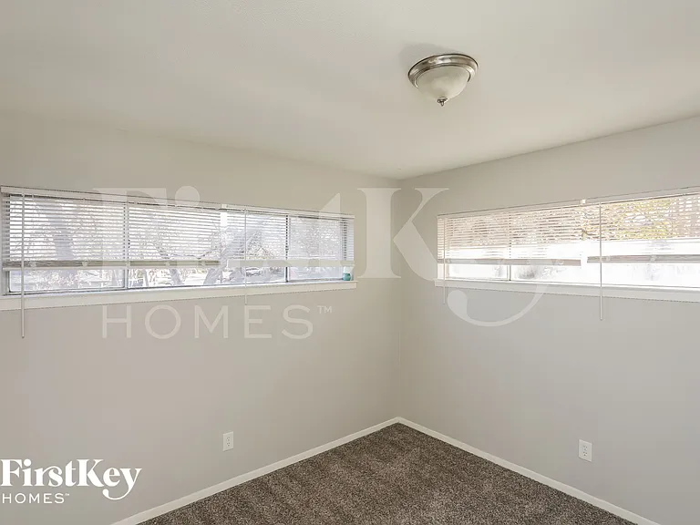 417 Lakeside Dr — Photo 11