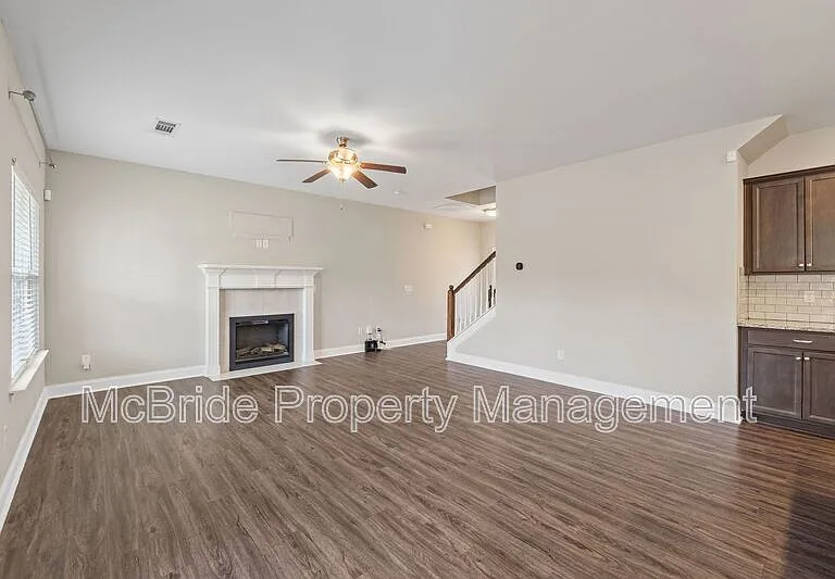 1140 George W Crawford Dr — Photo 3