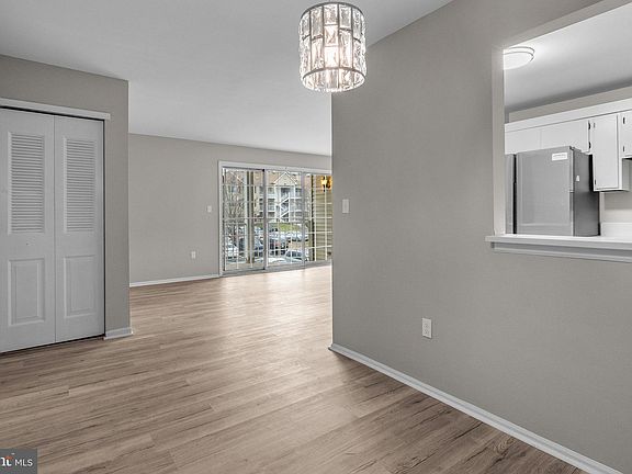 5th image of 92 Iroquois Dr