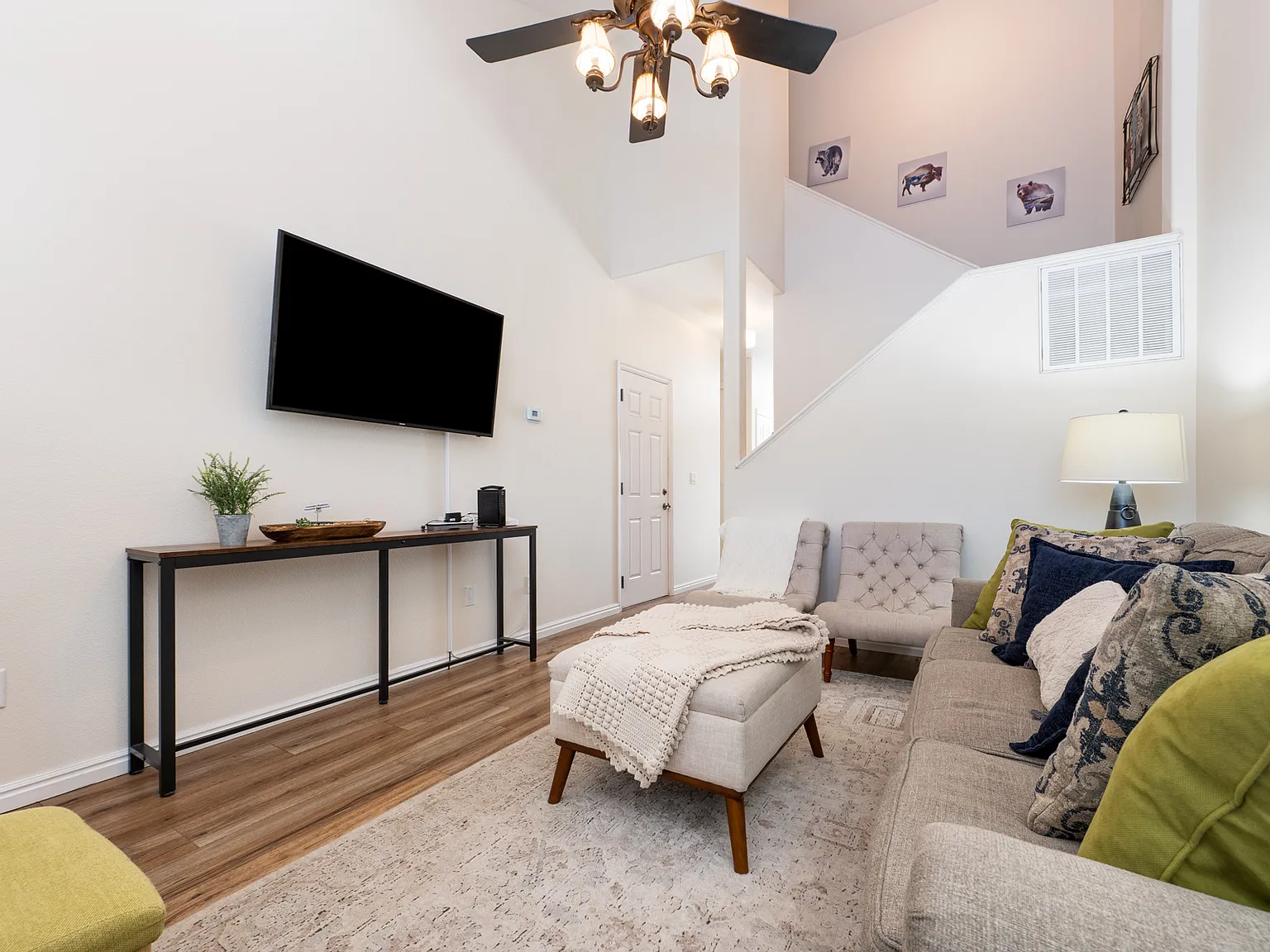 3 bed, 1389 sqft, $4,995 — Photo 4