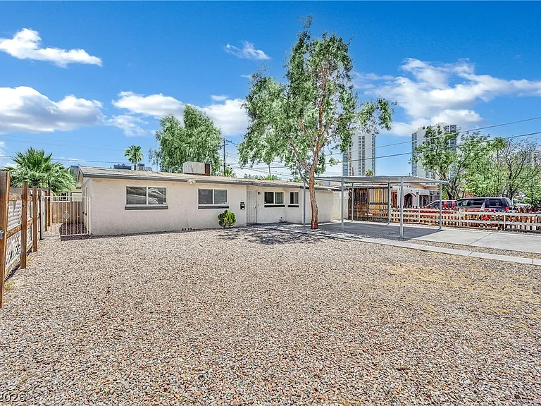 2221 Santa Clara Dr — Photo 5