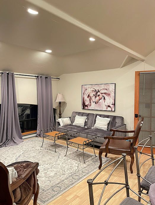 ALL NEW FURNISHINGS VAULTED CEILINGS PLENTY OF LIGHT