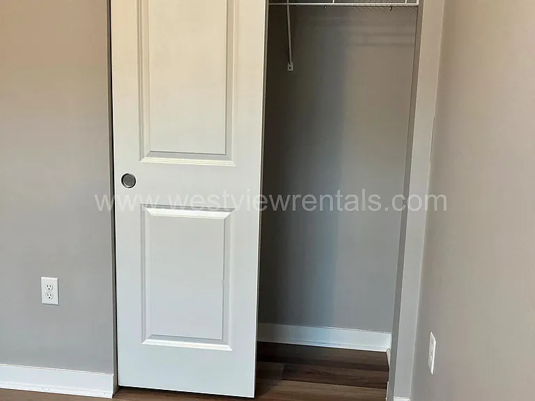203 E Laurel St — Photo 203
