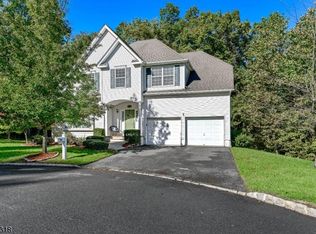 14 Poplar Ct, Hackettstown, NJ 07840