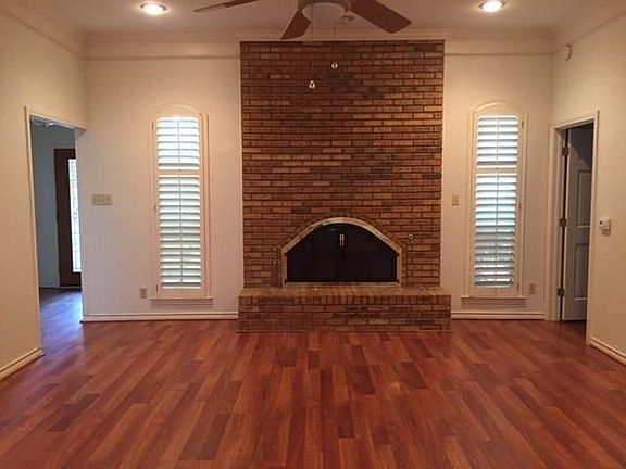 3rd image of 4937 Longwood Ct